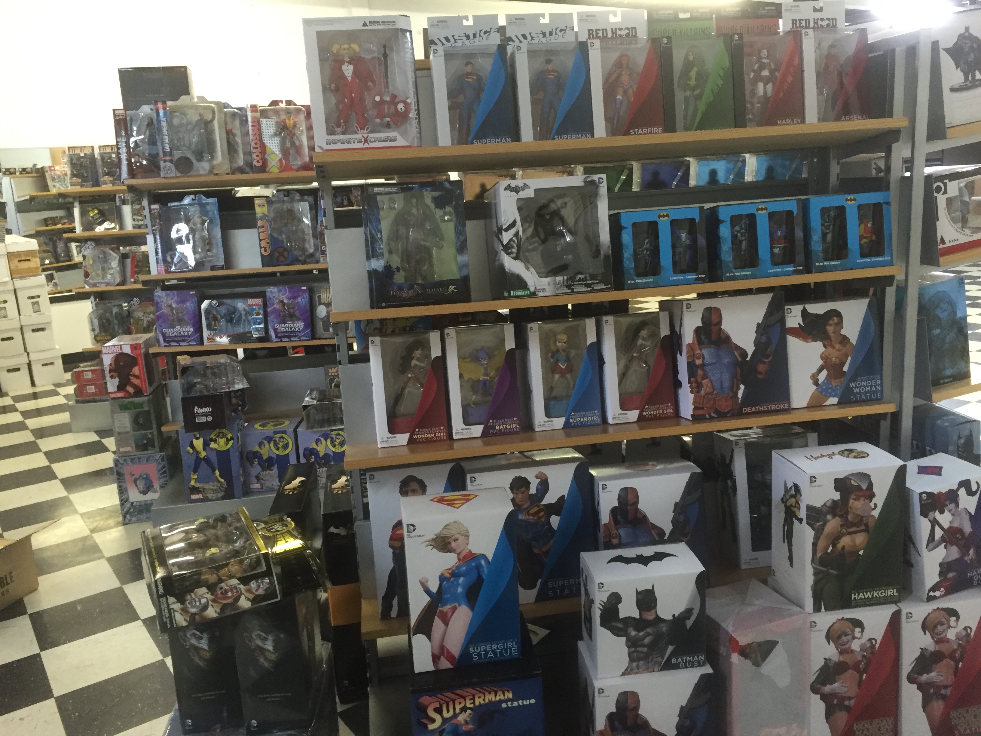 <span  class="uc_style_uc_tiles_grid_image_elementor_uc_items_attribute_title" style="color:#ffffff;">Toys and Statues at Mammoth Comics</span>